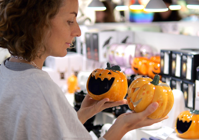 Woman pumpkin shopping